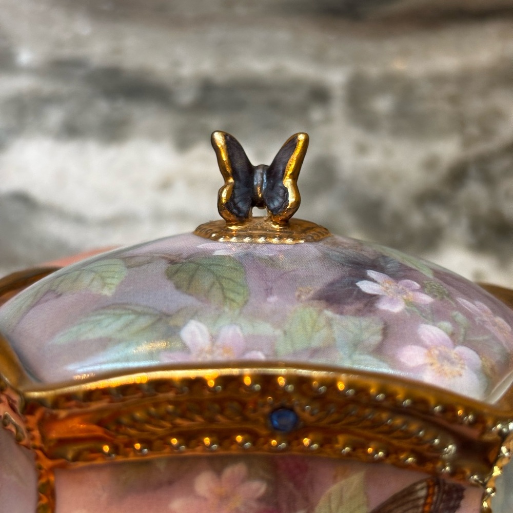 Lena Liu Porcelain Butterfly
working Music Box And Candle Holder - Picture 6 of 9